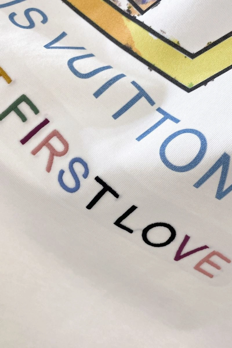 Louis Vuitton T-Shirts TimelessDesign 135460