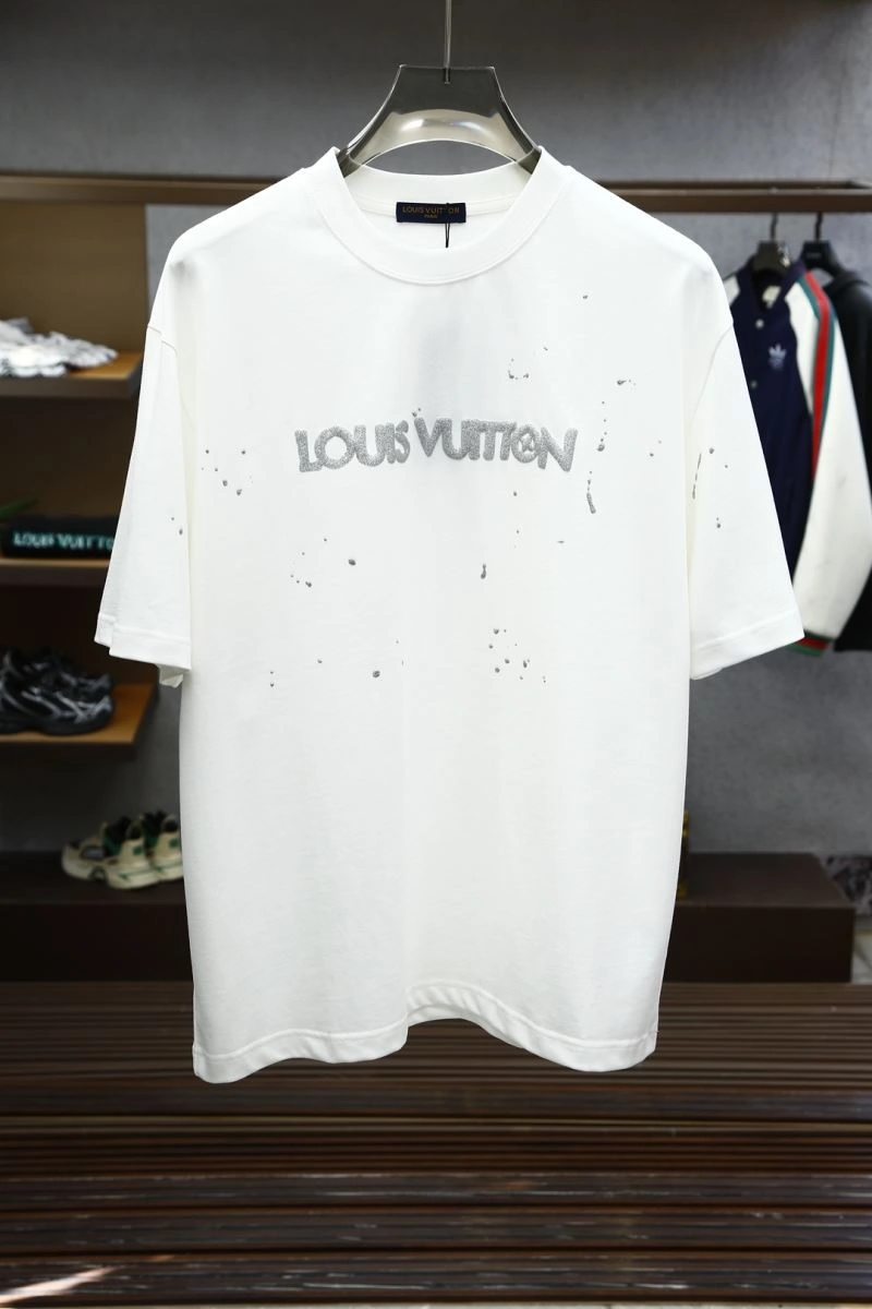 Snug Louis Vuitton T-Shirts 135448
