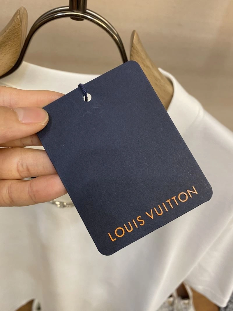 Louis Vuitton T-Shirts FashionForward 135431