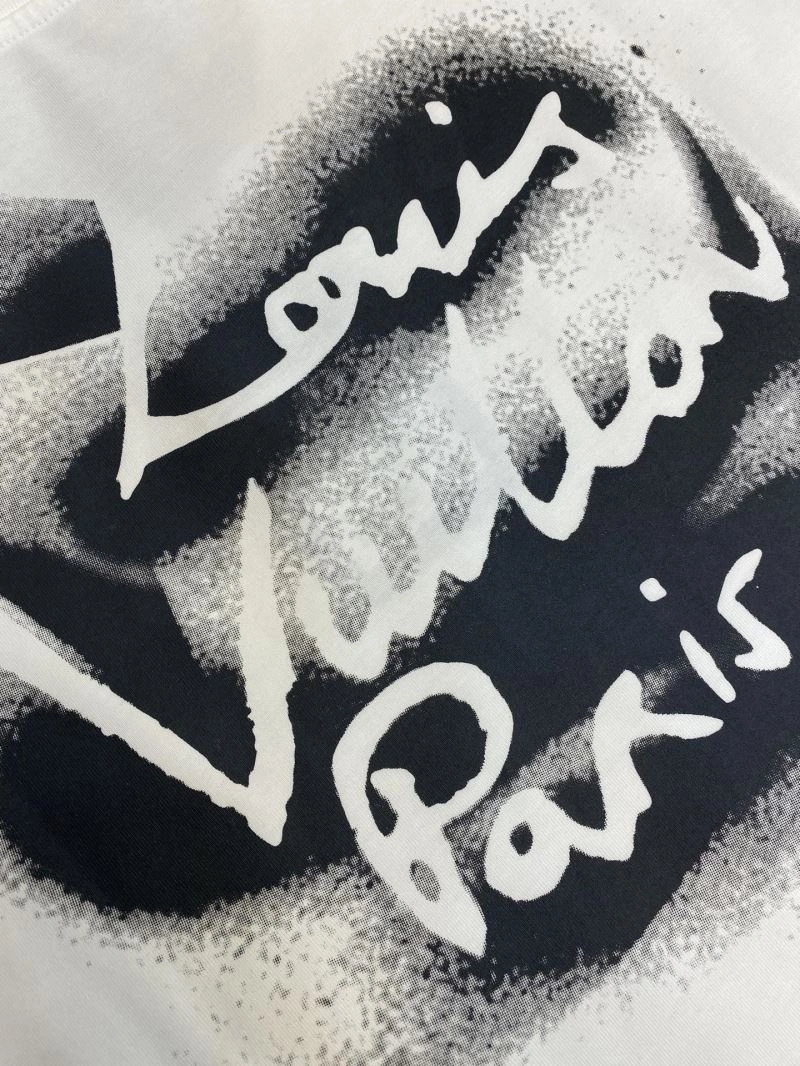 Louis Vuitton T-Shirts FashionForward 135431