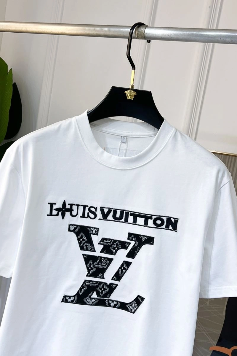 Cozy Louis Vuitton T-Shirts 135428