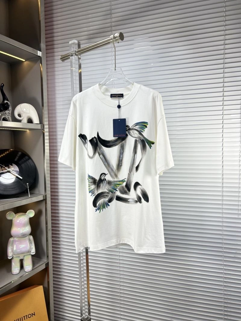 Louis Vuitton T-Shirts Fashionable 135417