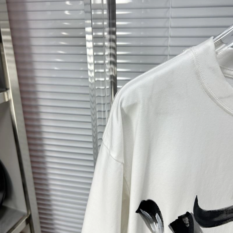 Louis Vuitton T-Shirts Fashionable 135417