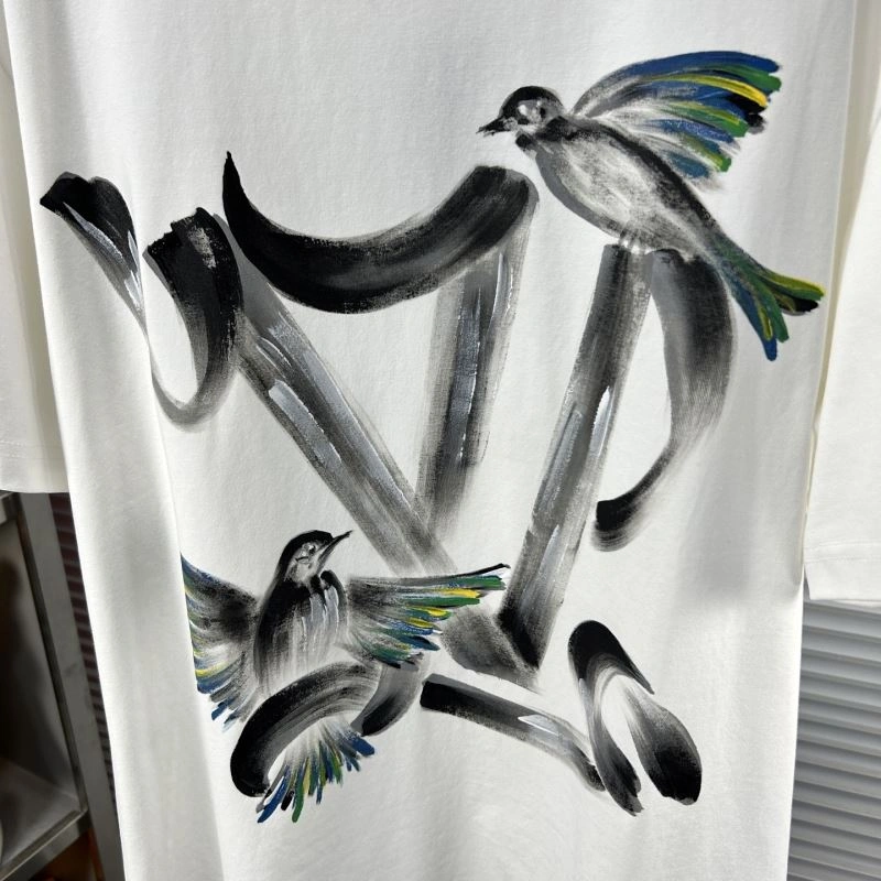 Louis Vuitton T-Shirts Fashionable 135417