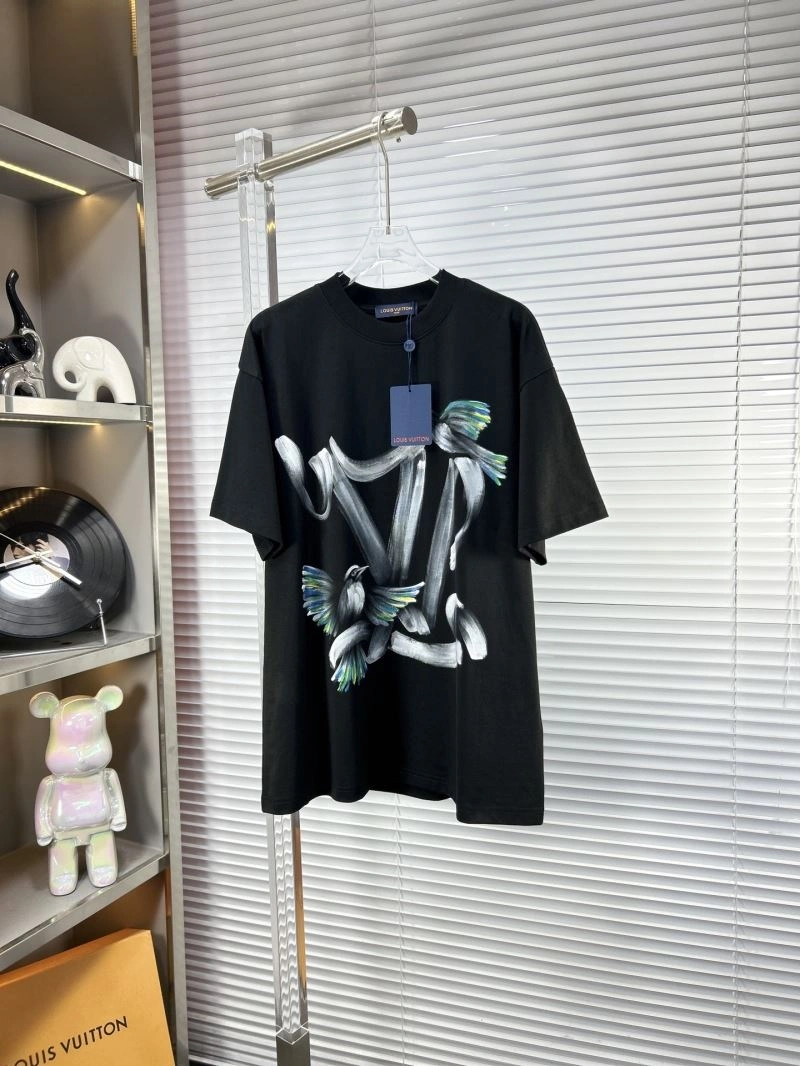 Snug Louis Vuitton T-Shirts 135418