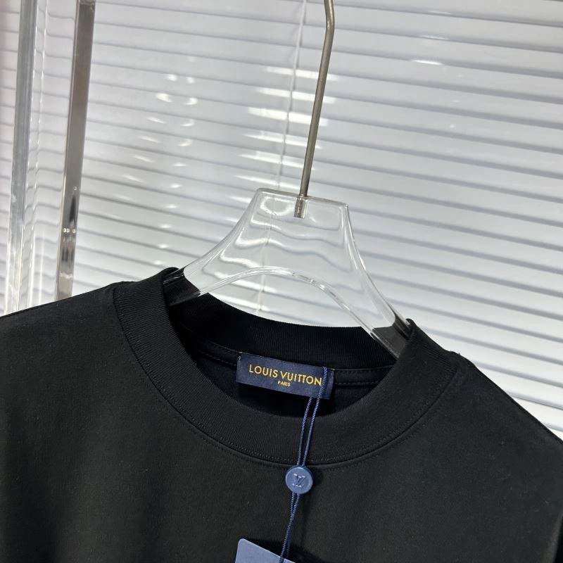 Snug Louis Vuitton T-Shirts 135418