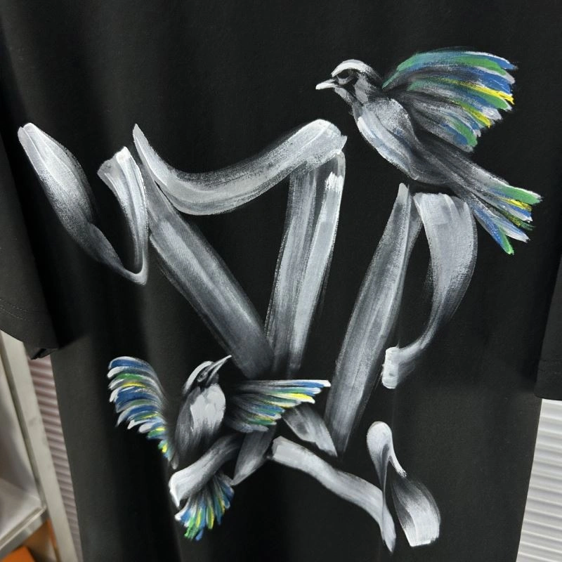 Snug Louis Vuitton T-Shirts 135418