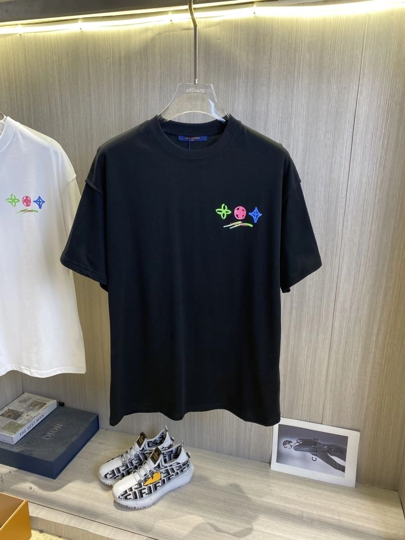 Trendsetting Louis Vuitton T-Shirts 135411