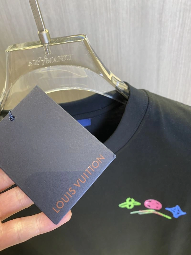 Trendsetting Louis Vuitton T-Shirts 135411