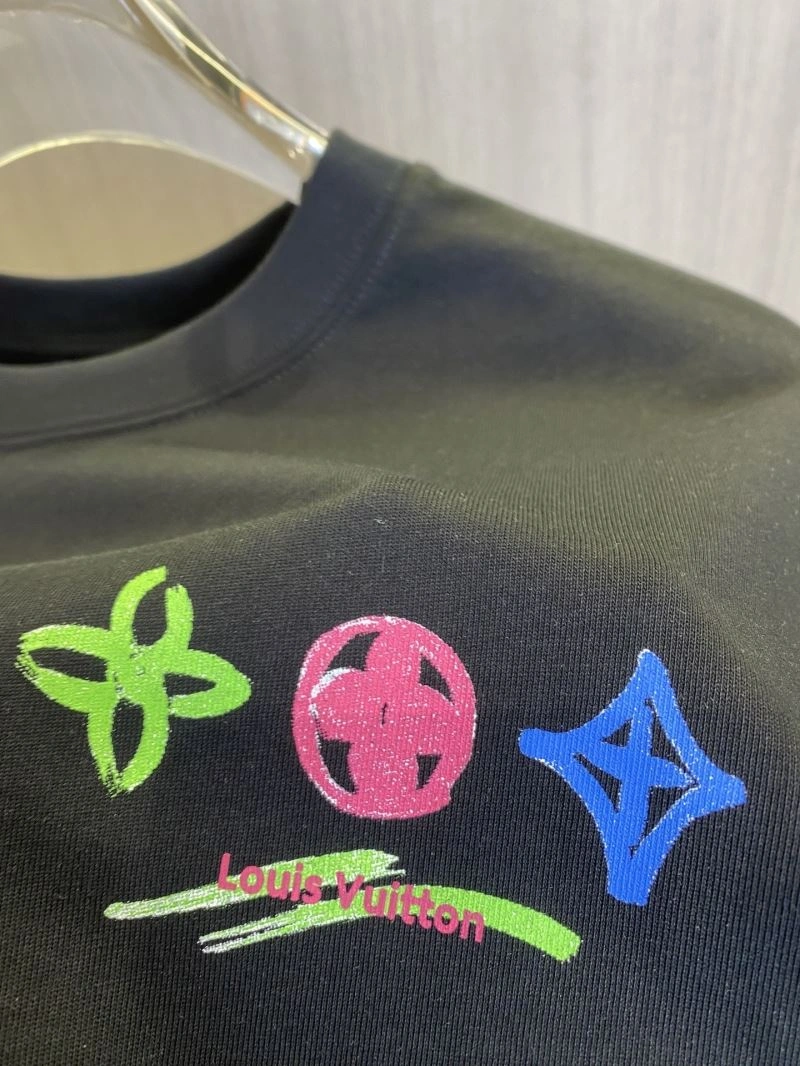 Trendsetting Louis Vuitton T-Shirts 135411