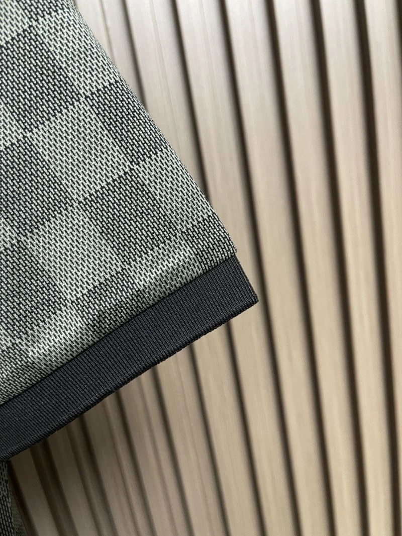 Tailored Louis Vuitton T-Shirts 135420