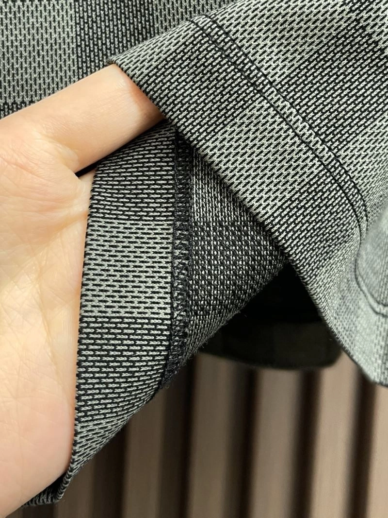 Tailored Louis Vuitton T-Shirts 135420