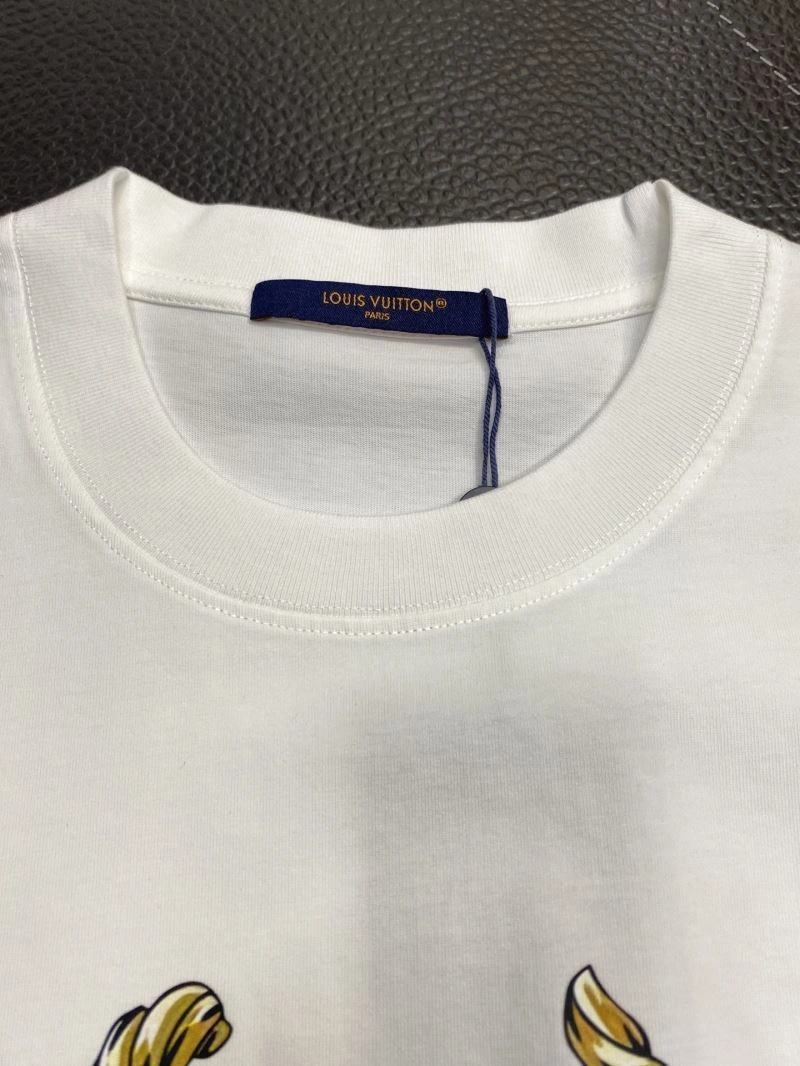 Tailored Louis Vuitton T-Shirts 135412