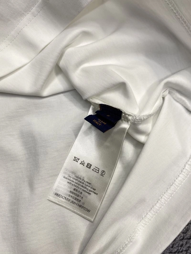 Tailored Louis Vuitton T-Shirts 135412