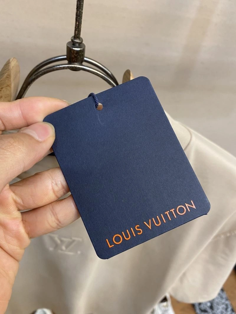 Louis Vuitton T-Shirts Neat 135395
