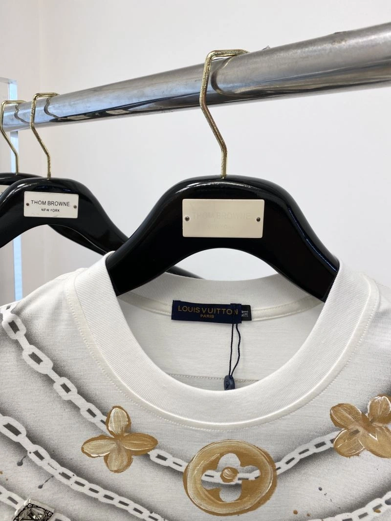 Louis Vuitton T-Shirts Sophisticated 135391