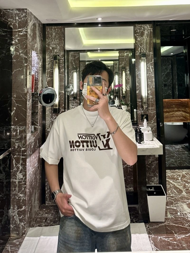 Durable Louis Vuitton T-Shirts 135380