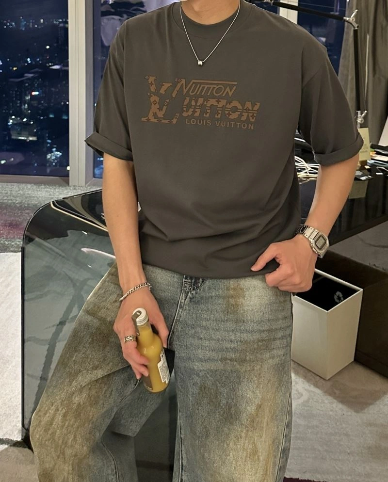 Casual Louis Vuitton T-Shirts 135383