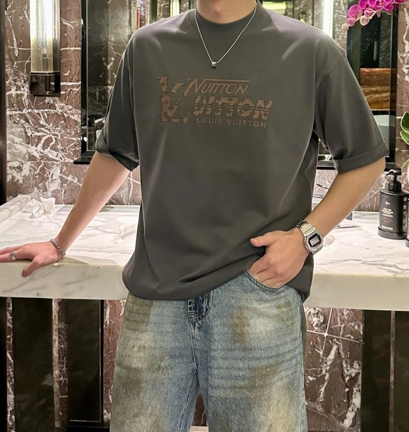 Casual Louis Vuitton T-Shirts 135383