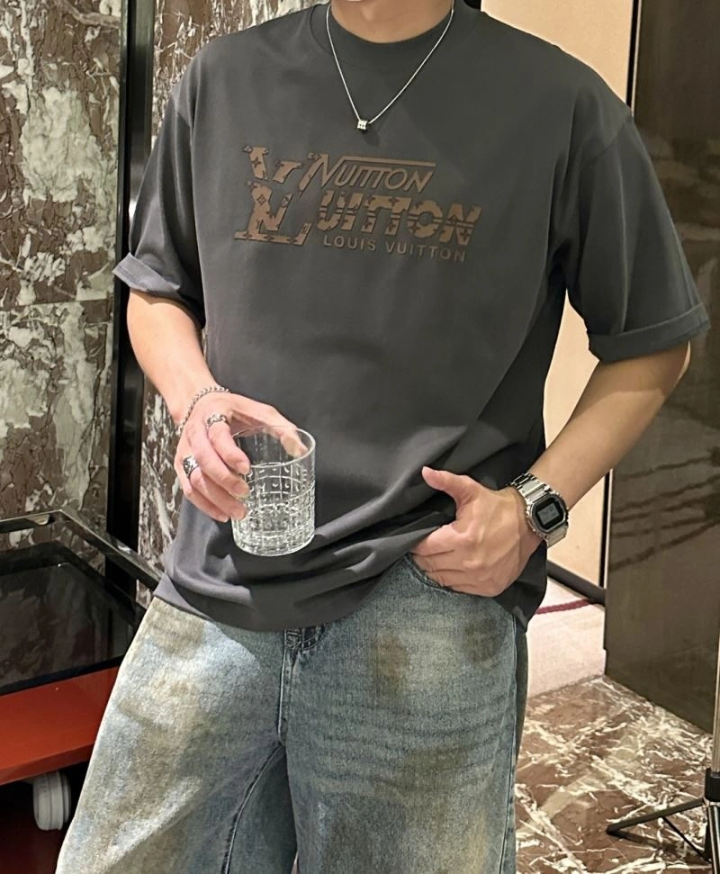 Casual Louis Vuitton T-Shirts 135383