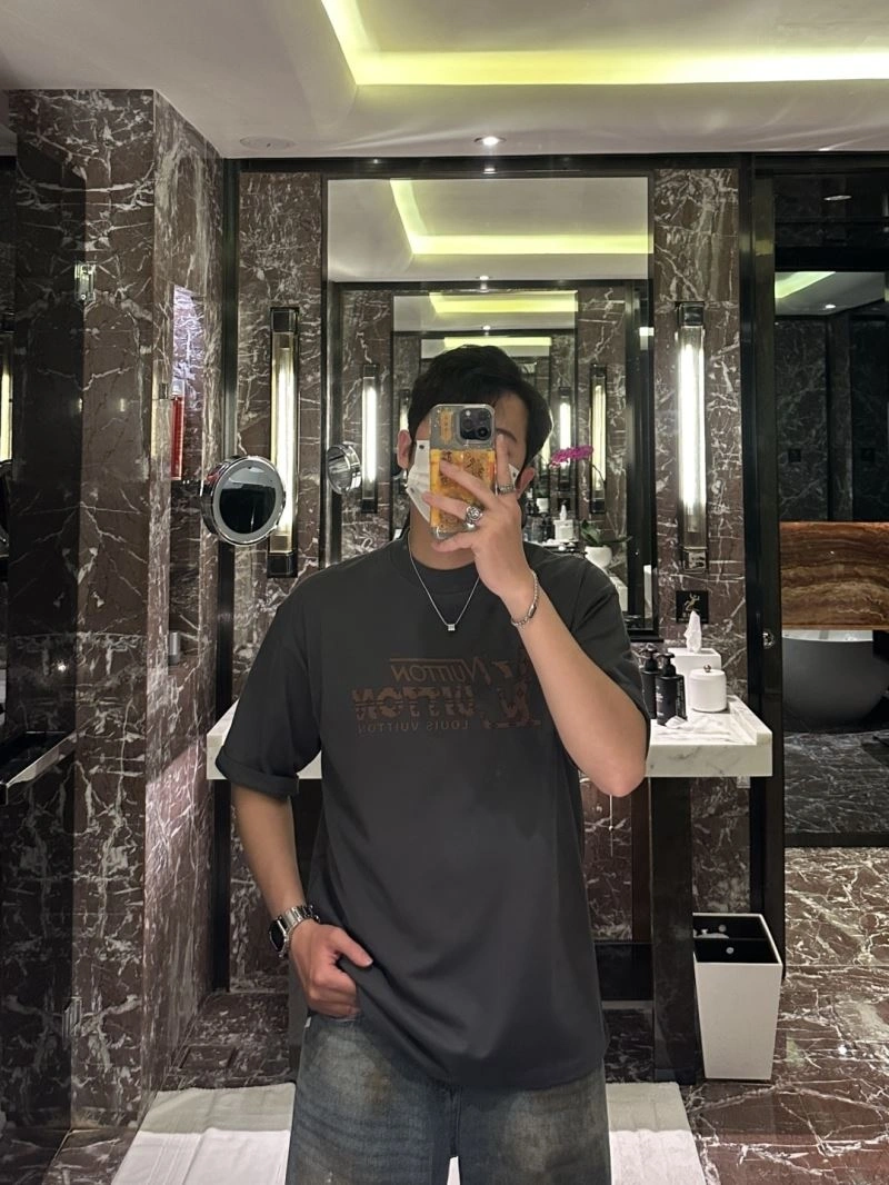 Casual Louis Vuitton T-Shirts 135383