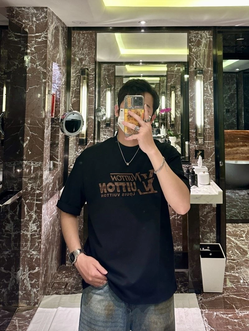 Casual Louis Vuitton T-Shirts 135366