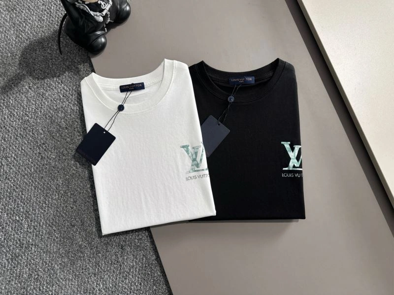 Lightweight Louis Vuitton T-Shirts 135384