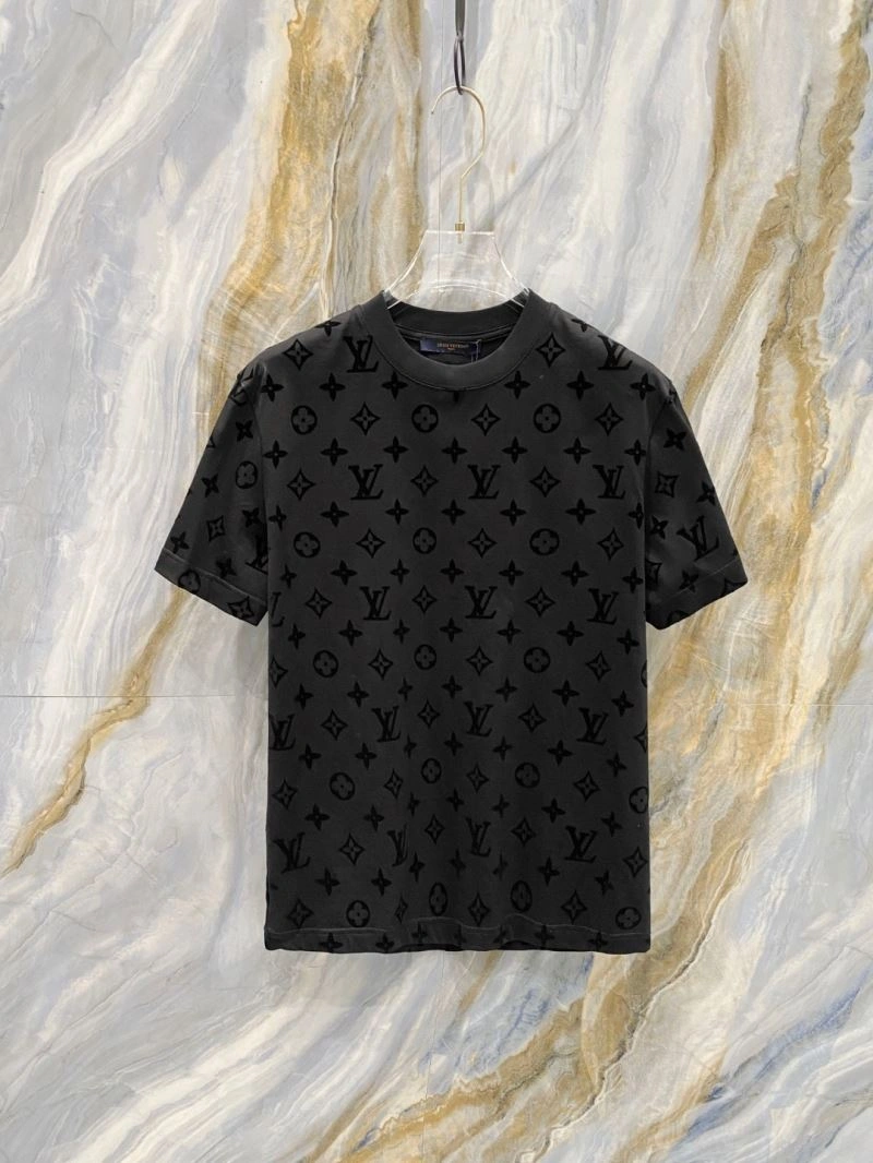Snug Louis Vuitton T-Shirts 135375
