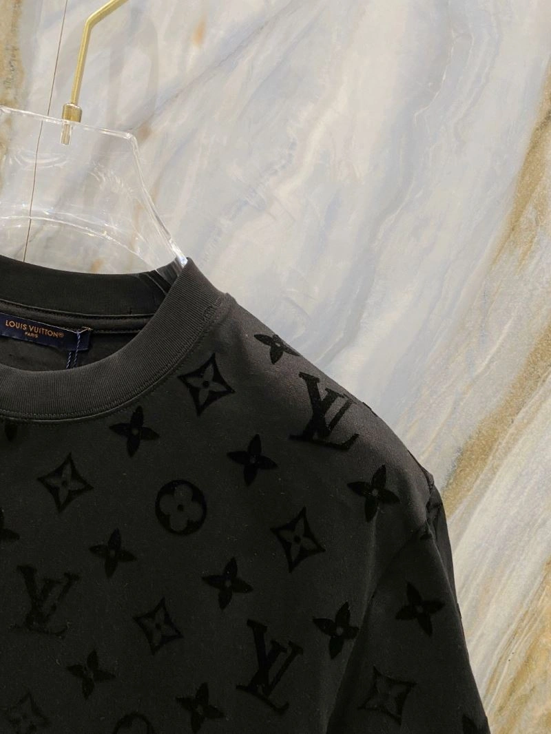 Snug Louis Vuitton T-Shirts 135375