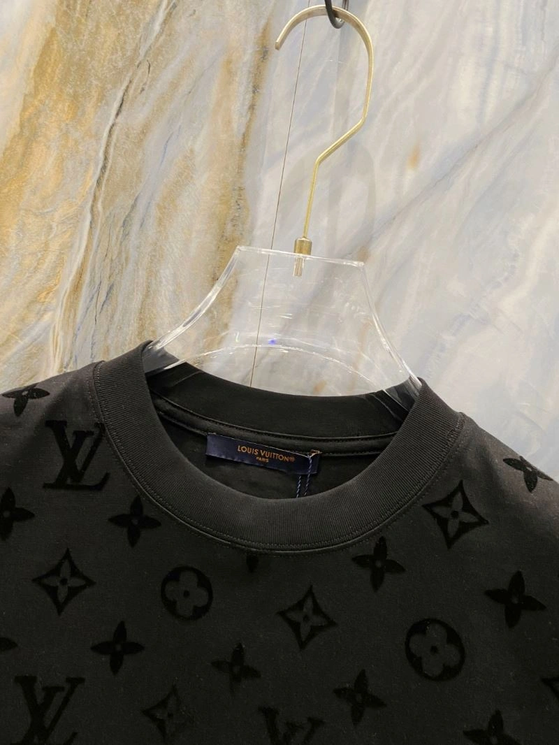 Snug Louis Vuitton T-Shirts 135375