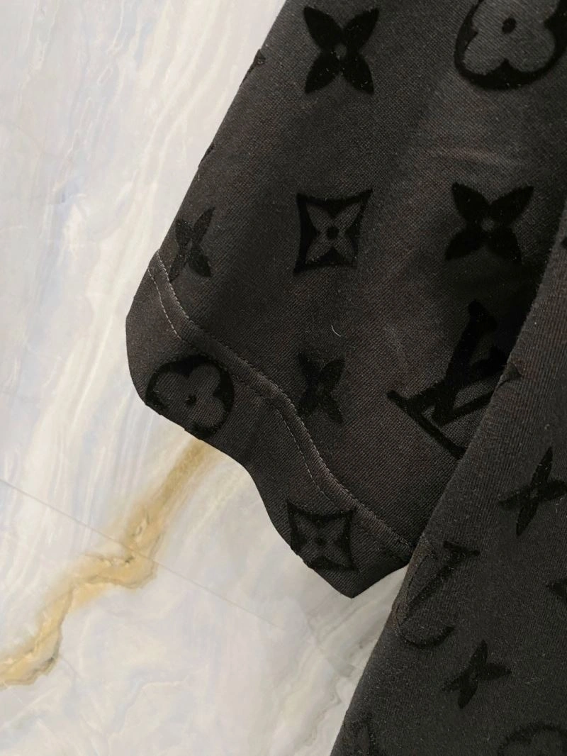 Snug Louis Vuitton T-Shirts 135375