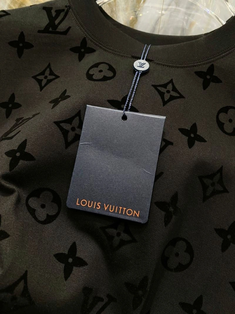 Snug Louis Vuitton T-Shirts 135375