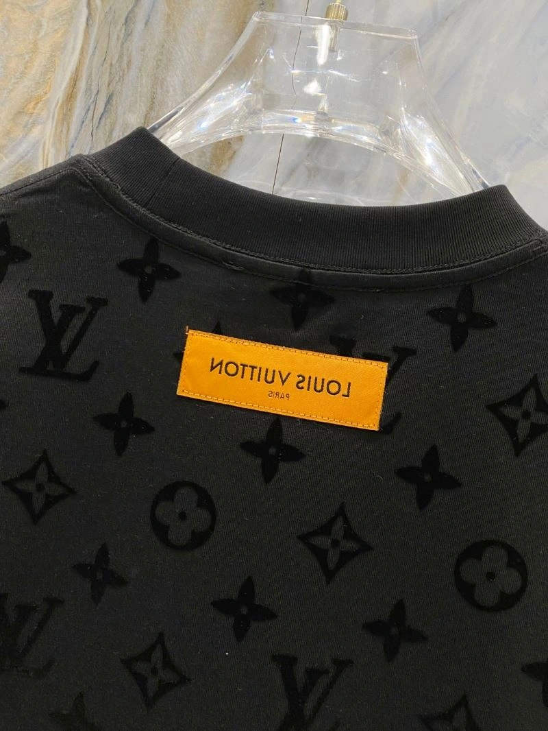 Snug Louis Vuitton T-Shirts 135375