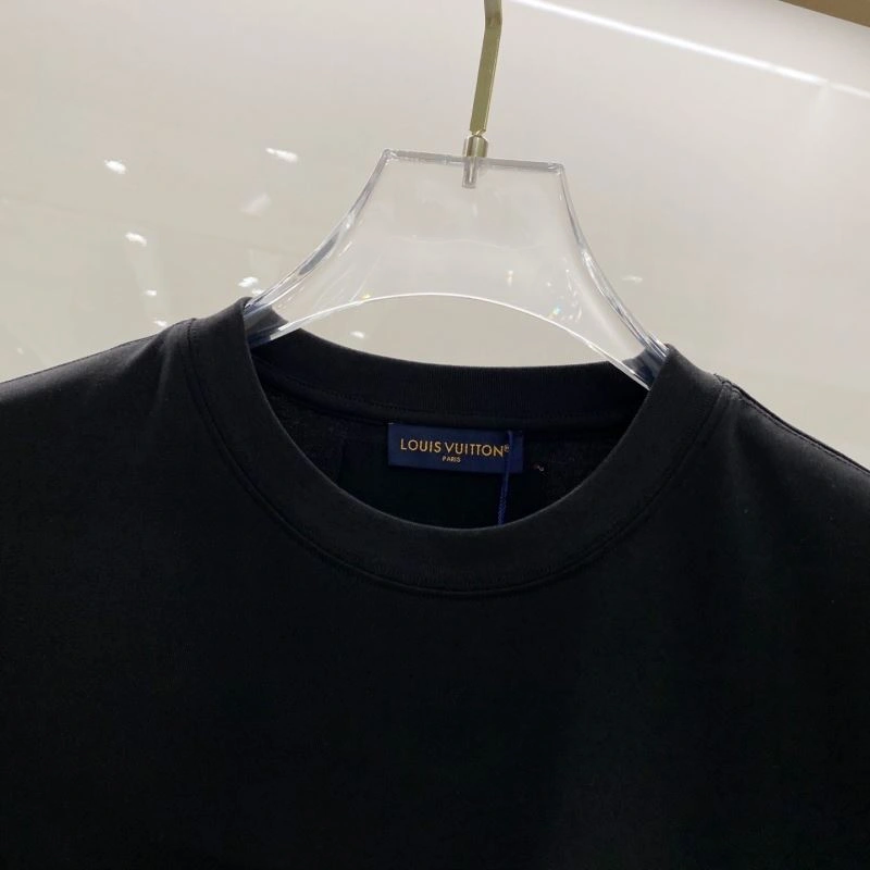 Modern Louis Vuitton T-Shirts 135364