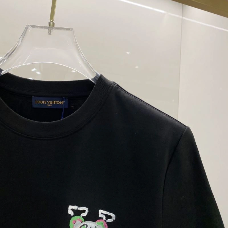 Modern Louis Vuitton T-Shirts 135364