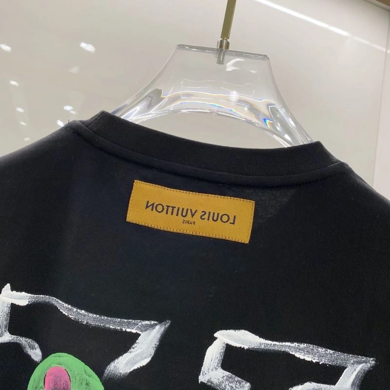 Modern Louis Vuitton T-Shirts 135364
