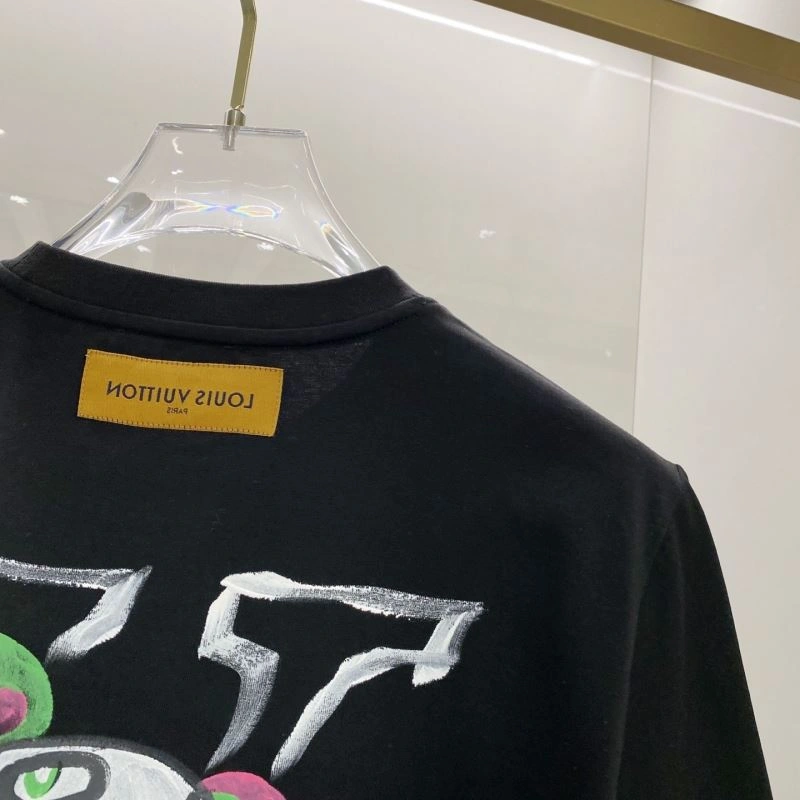 Modern Louis Vuitton T-Shirts 135364