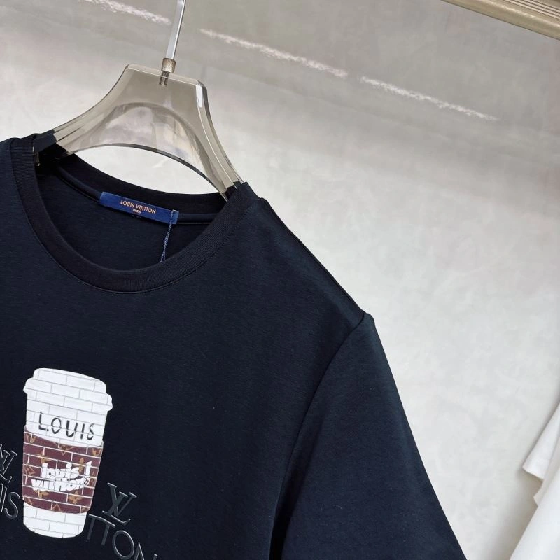 Premium Louis Vuitton T-Shirts 135362
