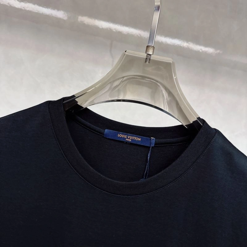 Premium Louis Vuitton T-Shirts 135362