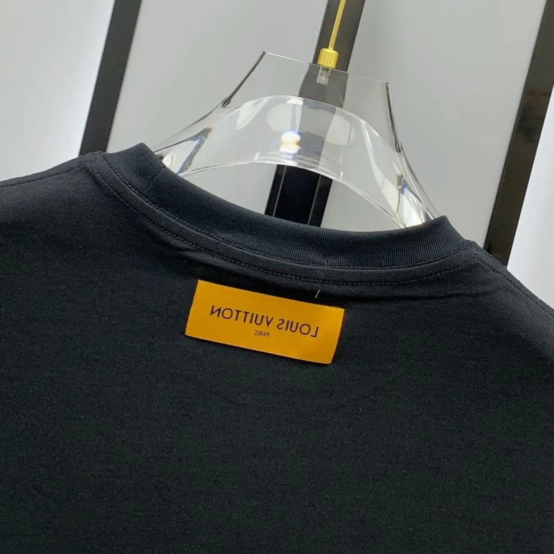 EyeCatching Louis Vuitton T-Shirts 135381