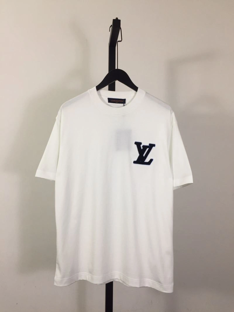 Tailored Louis Vuitton T-Shirts 135363