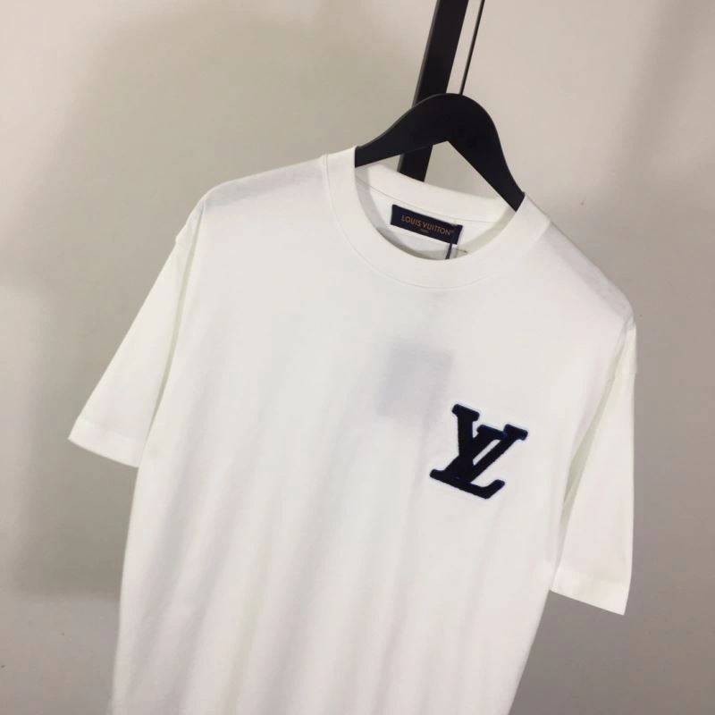 Tailored Louis Vuitton T-Shirts 135363