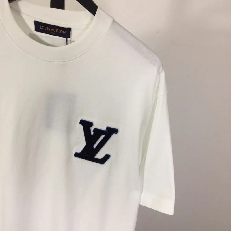 Tailored Louis Vuitton T-Shirts 135363
