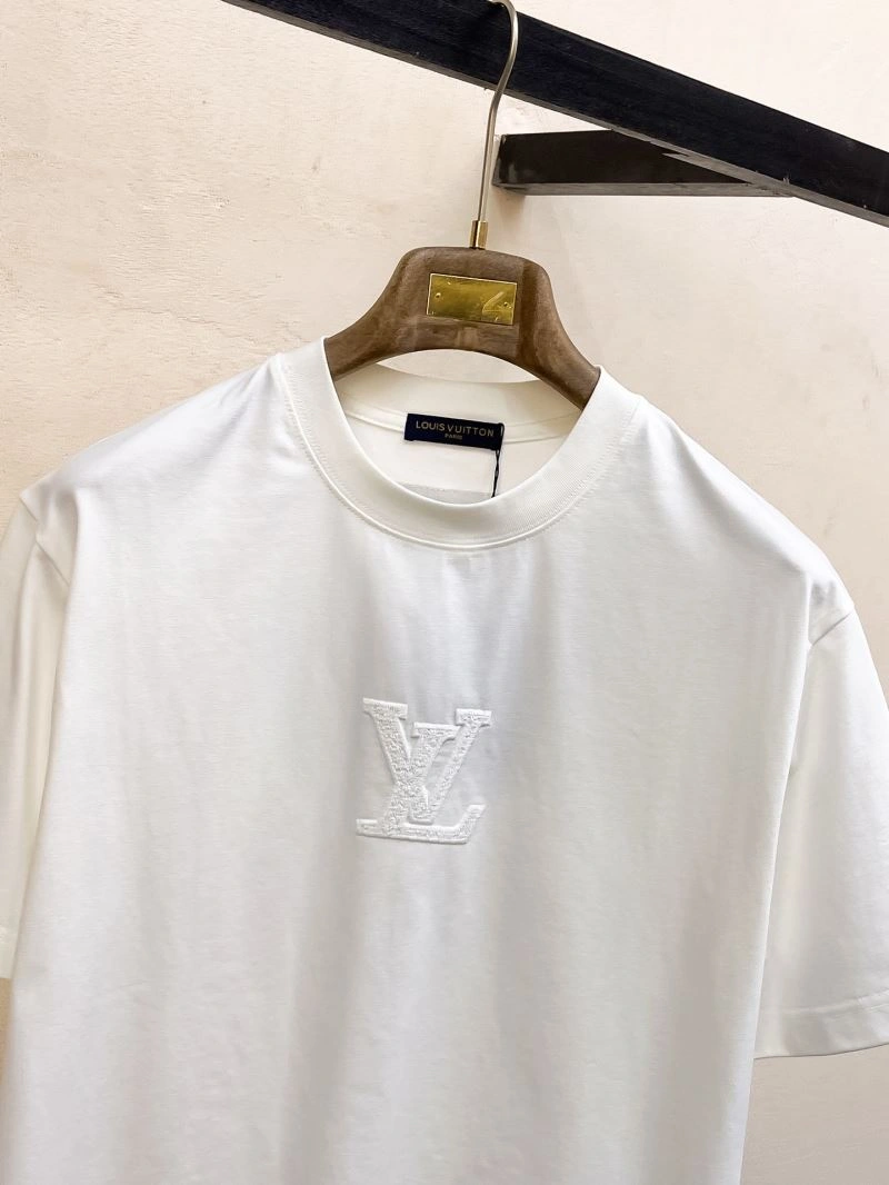 Fashionable Louis Vuitton T-Shirts 135359