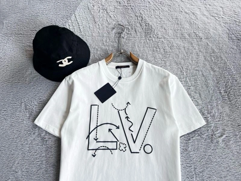 Louis Vuitton T-Shirts Sporty 135354
