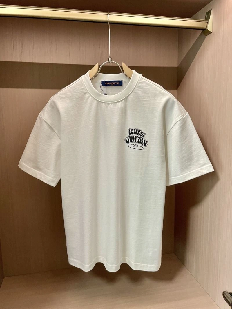 Flexible Louis Vuitton T-Shirts 135349