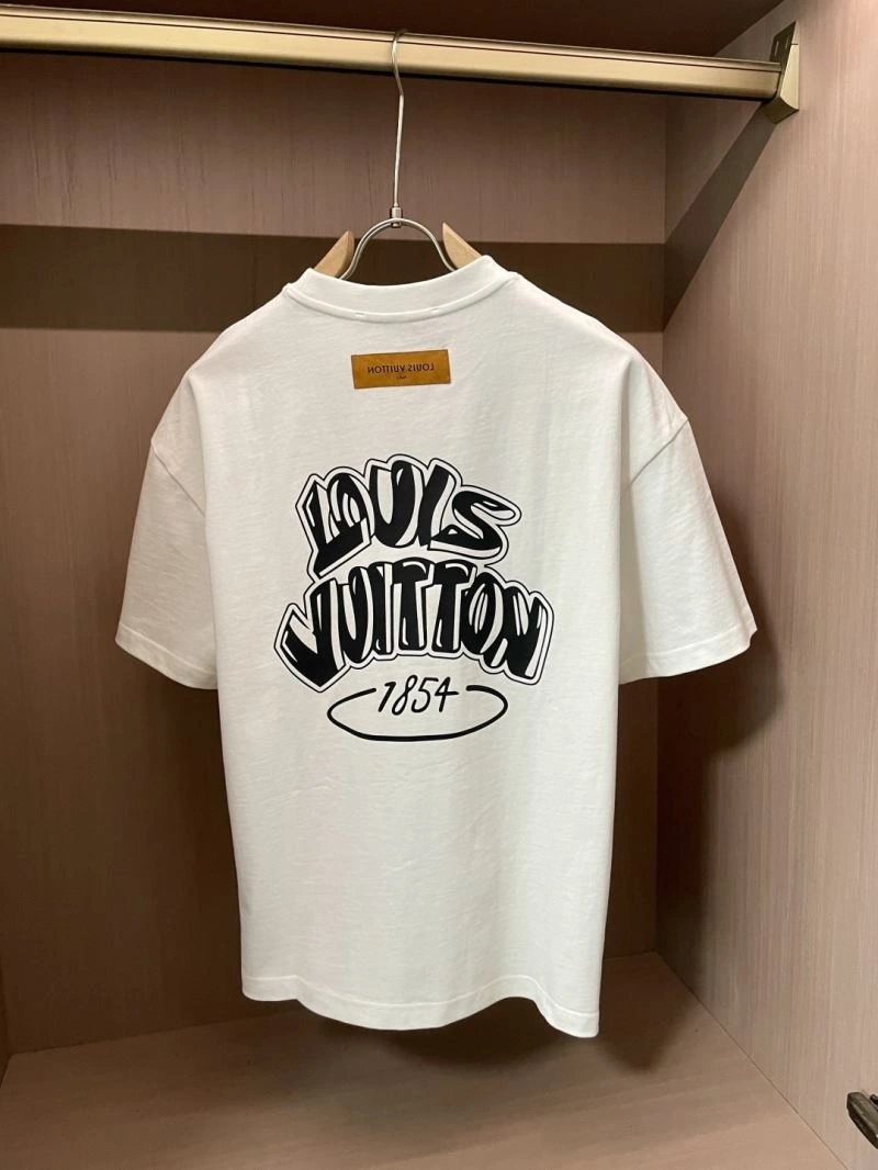 Flexible Louis Vuitton T-Shirts 135349
