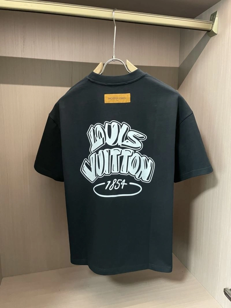 Flexible Louis Vuitton T-Shirts 135349