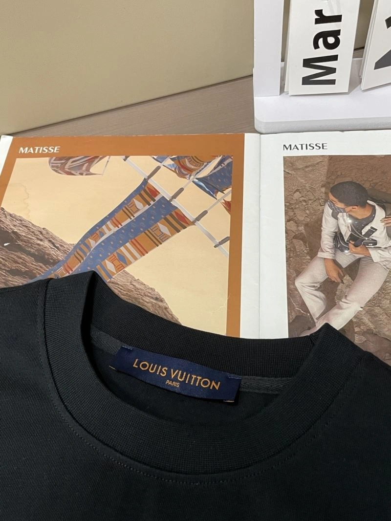 Flexible Louis Vuitton T-Shirts 135349