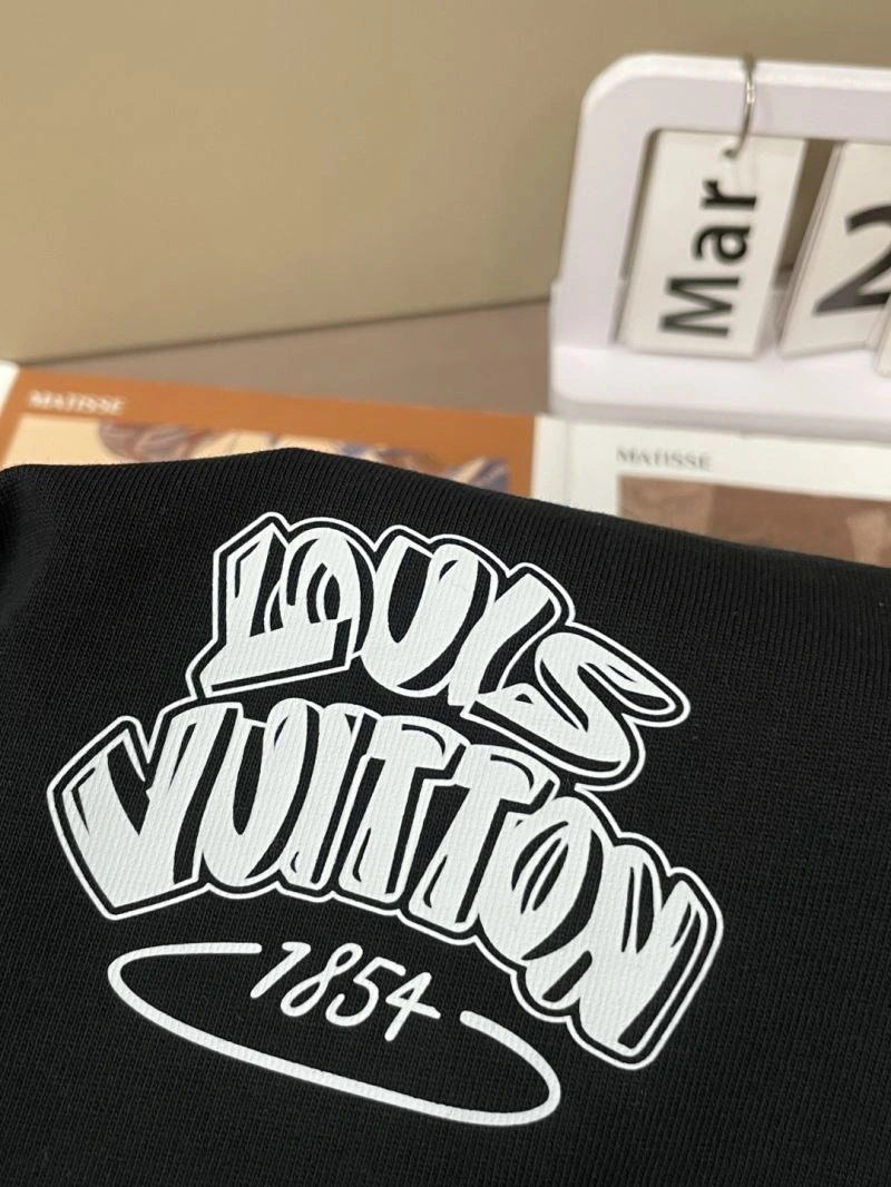 Flexible Louis Vuitton T-Shirts 135349